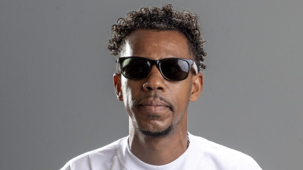 TEÓ estreia carreira solo com "Date" e leva sua essência do Rap para o Afrobeat