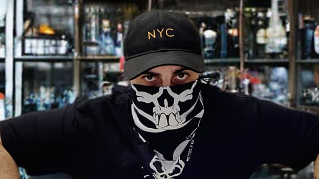 Coruja Cósmica estreia no rap com olhar sensível sobre saúde mental e cotidiano urbano