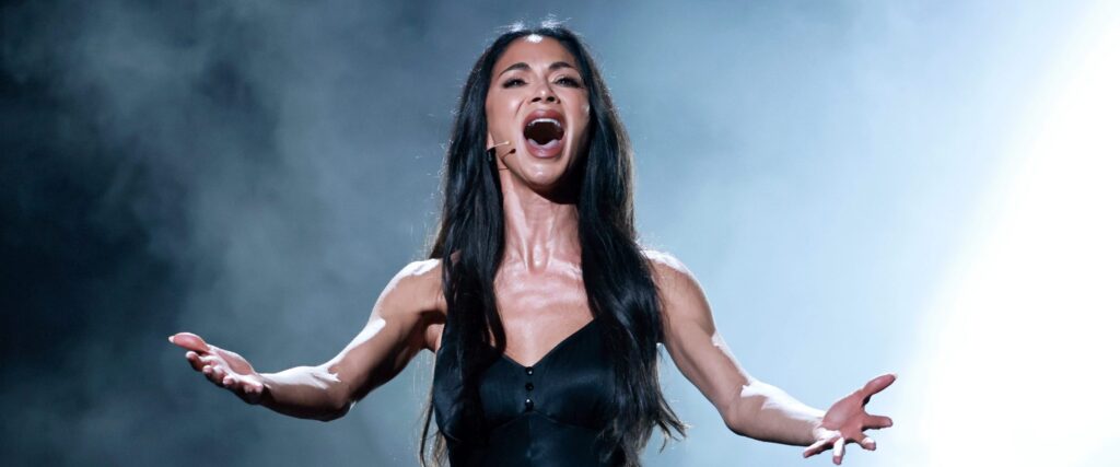 Nicole Scherzinger canta e sai totalmente premiada no Tony Awards 2025