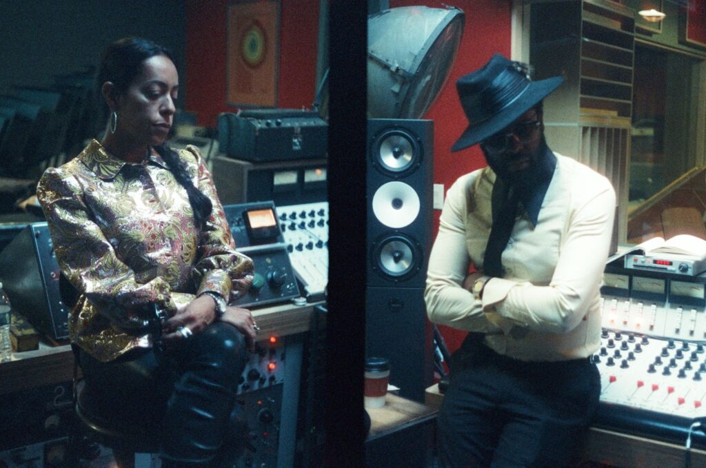 Samantha Schmütz e Adrian Younge lançam o aguardado álbum "Samantha & Adrian" pelo Linear Labs