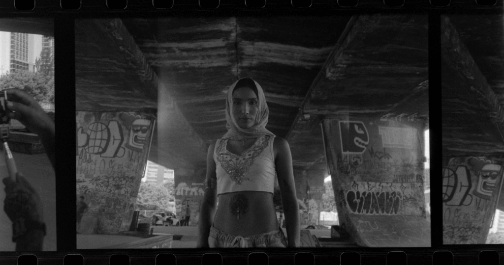 VEMSER: Janvi manifesta suas diversas facetas e complexidades em seu primeiro álbum de estúdio • Rap Dab