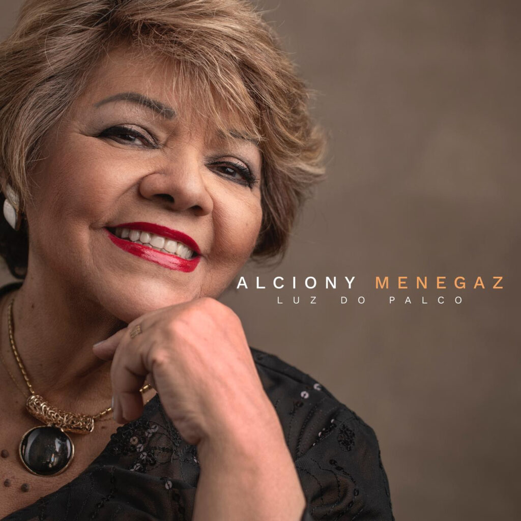 Alciony Menegaz Ilumina a Música Brasileira com o Lançamento de 'Luz do Palco'