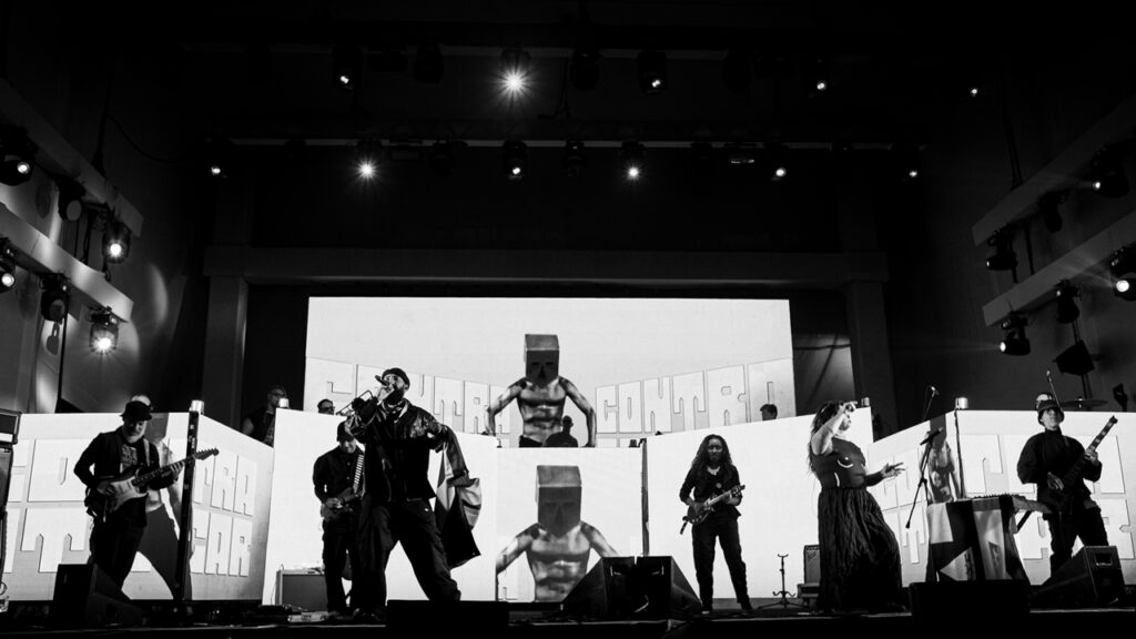 BaianaSystem lança dois vinis inéditos, "Futuro DUB" e "O Mundo Dá Voltas"