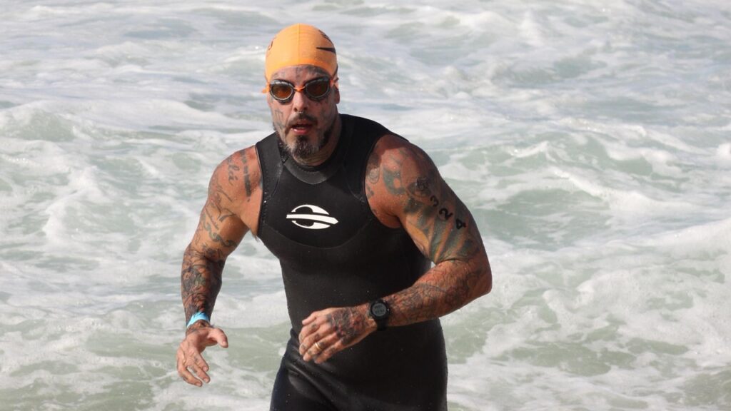 Em preparação para prova de Triathlon, Tico Santta Cruz é campeão do Circuito Aqua 2025 na categoria Master