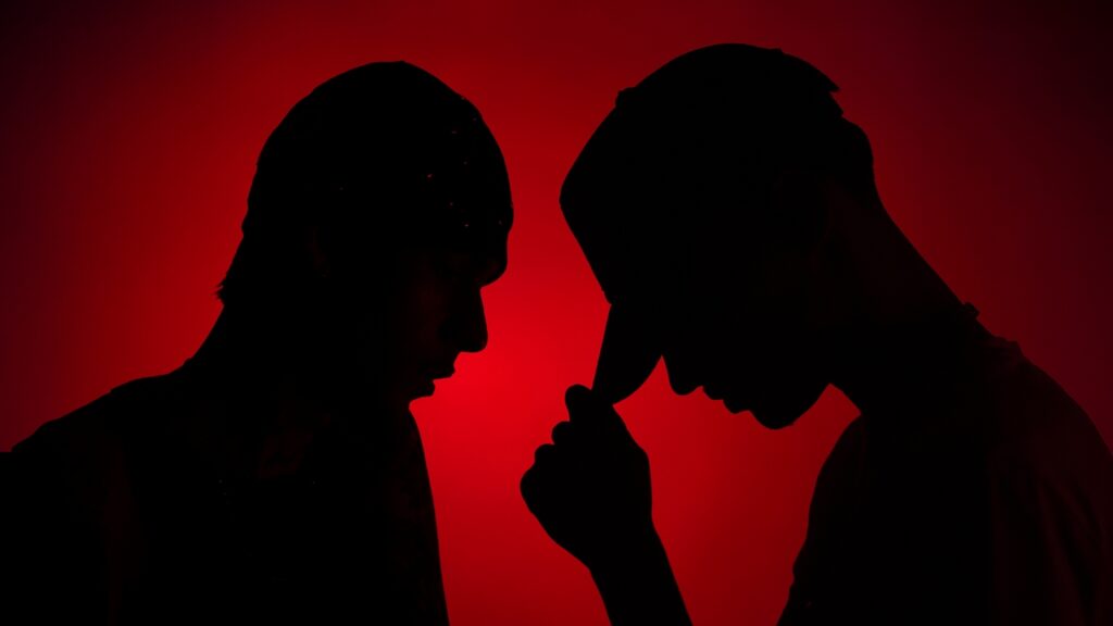 Enzo Cello e Fontes apostam em sensualidade e sentimento no single “Silhueta”