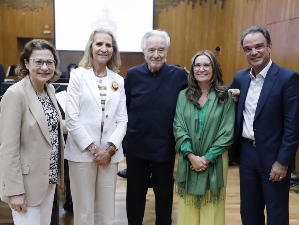 Executivos da Fundación MAPFRE durante visita à Fundação Bachiana e ao Maestro João Carlos Martins, reconhecido com o