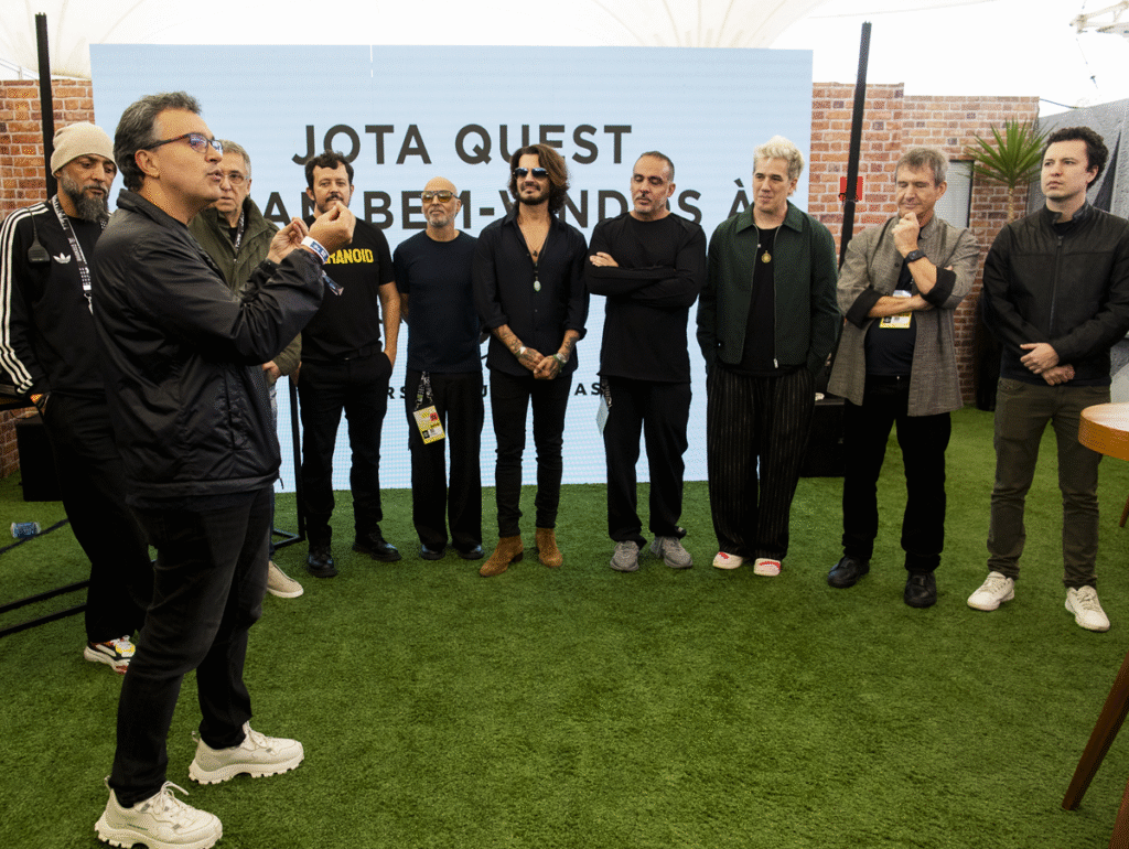 Paulo Lima dá boas vindas ao Jota Quest na Universal Music