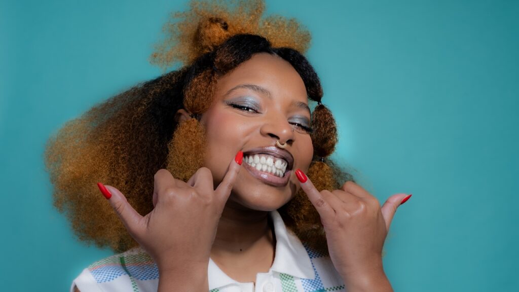 KING Saints participa do ‘Sala Vermelha’ e compartilha suas vivências da Baixada