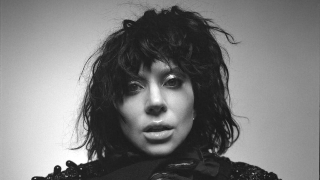 Lady Gaga Lança 'The Dead Dance' com Videoclipe Dirigido por Tim Burton