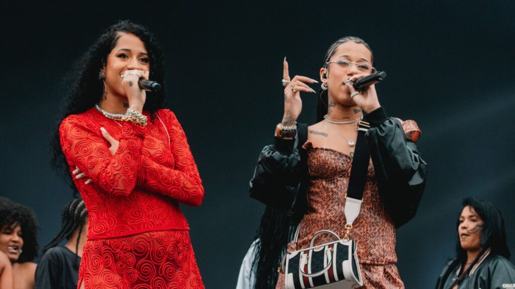 Tasha e Tracie lançam "Serena & Venus", seu primeiro álbum de estúdio completo