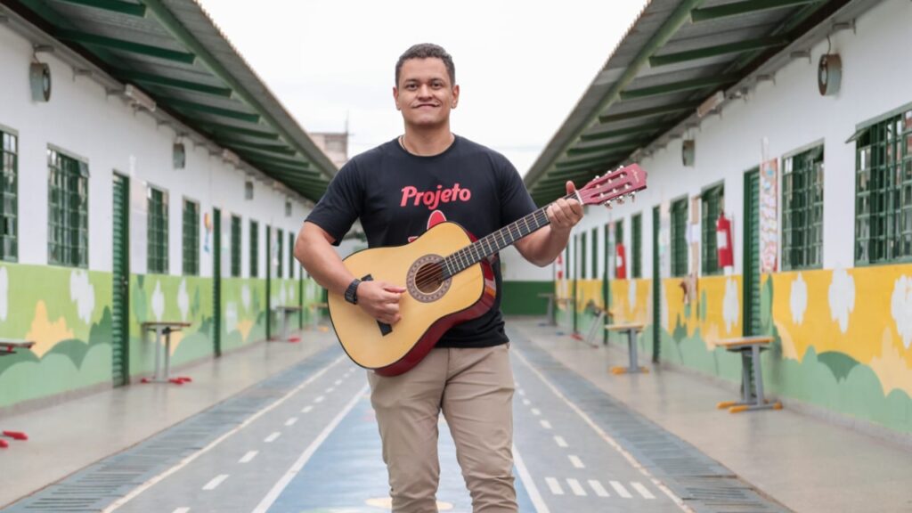 projetos transformam escolas públicas do DF por meio do violão