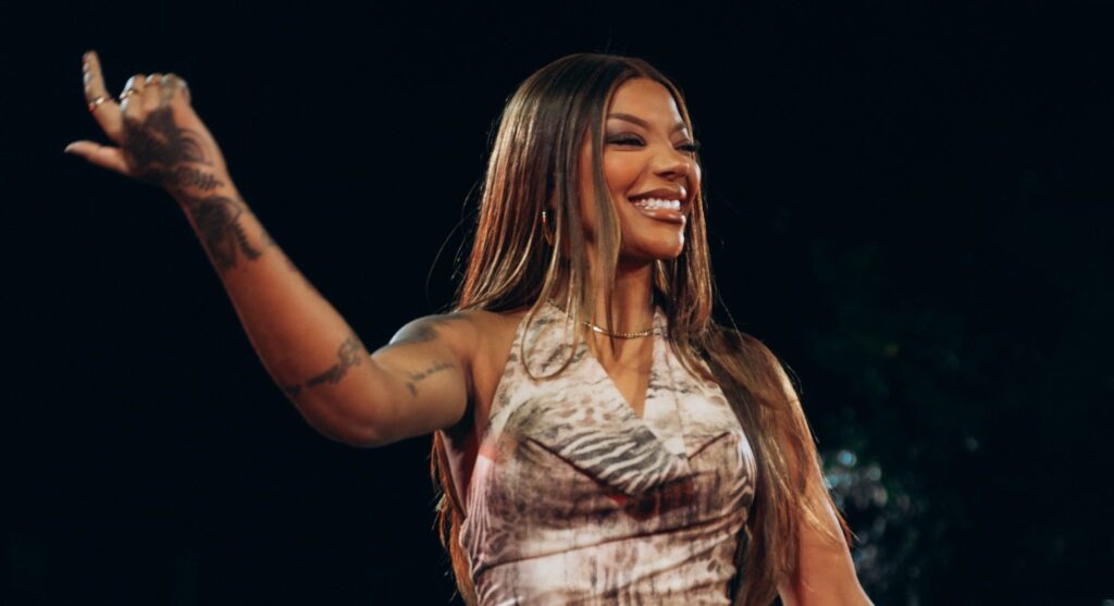 Ludmilla lança registro oficial de apresentação no Samba de Rua RJ