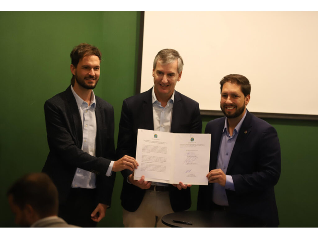 No lançamento do Ciclo 2 da Política Nacional Aldir Blanc, o Secretário da Cultura, Eduardo Loureiro, e ministro substituto da Cultura, Márcio Tavares (Crédito: Filipe Ferreira/MinC)