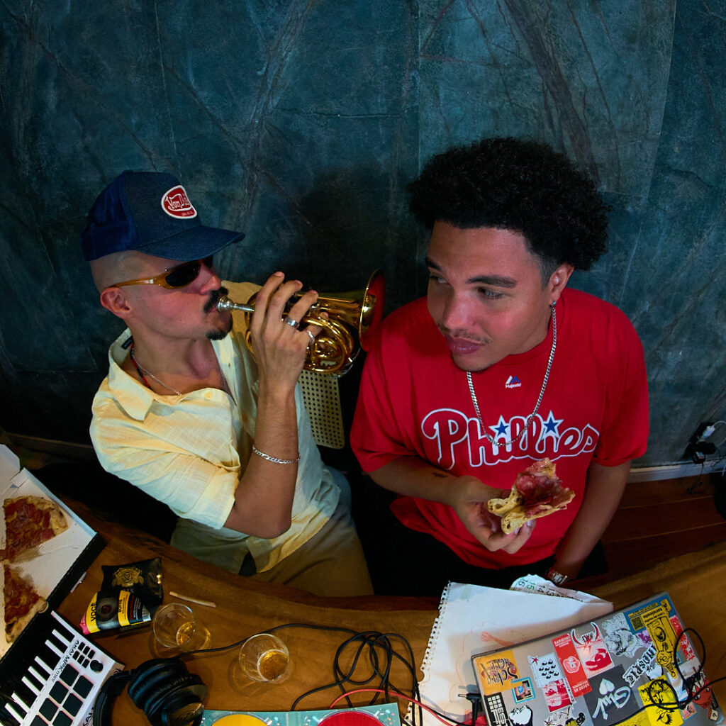 ARPAK Lança Single 'Amo Muito Tudo Isso' e Anuncia Álbum Colaborativo Antes de Estreia Solo em 2026