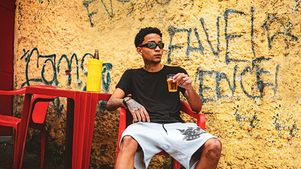 Após hit com Vulgo FK, Kempa lança álbum “Favelado Sonhador 1.0” e inaugura nova estética entre trap, seresta e piseiro