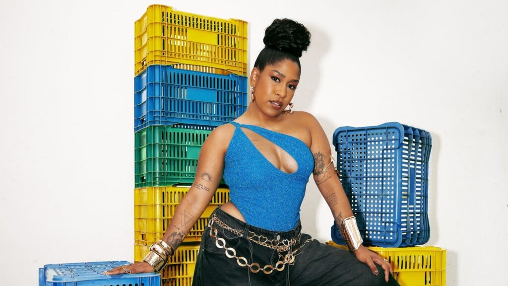 Drik Barbosa volta com liberdade criativa e une gerações no single duplo “2D”