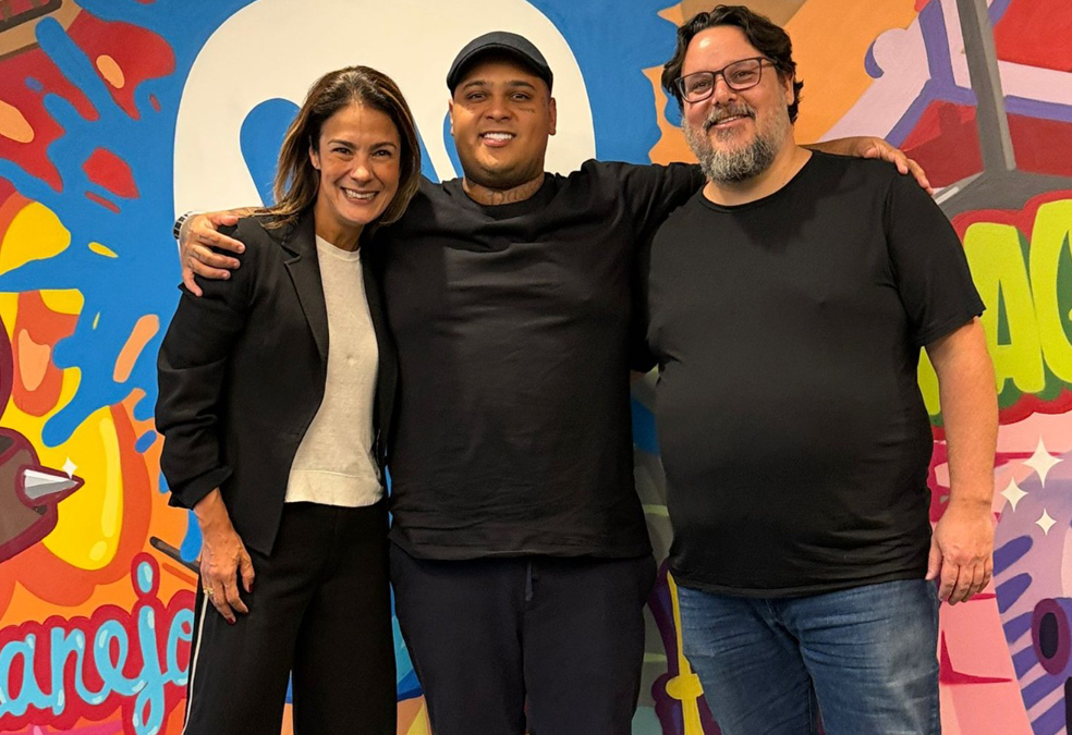 Leila Oliveira, presidente da Warner Music Brasil, MC Ryan SP e João Alquéres, Diretor-Geral da ADA Brasil - Bololô Records