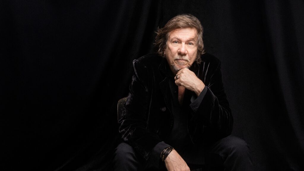 LENINE lança EITA, obra que une som e imagem