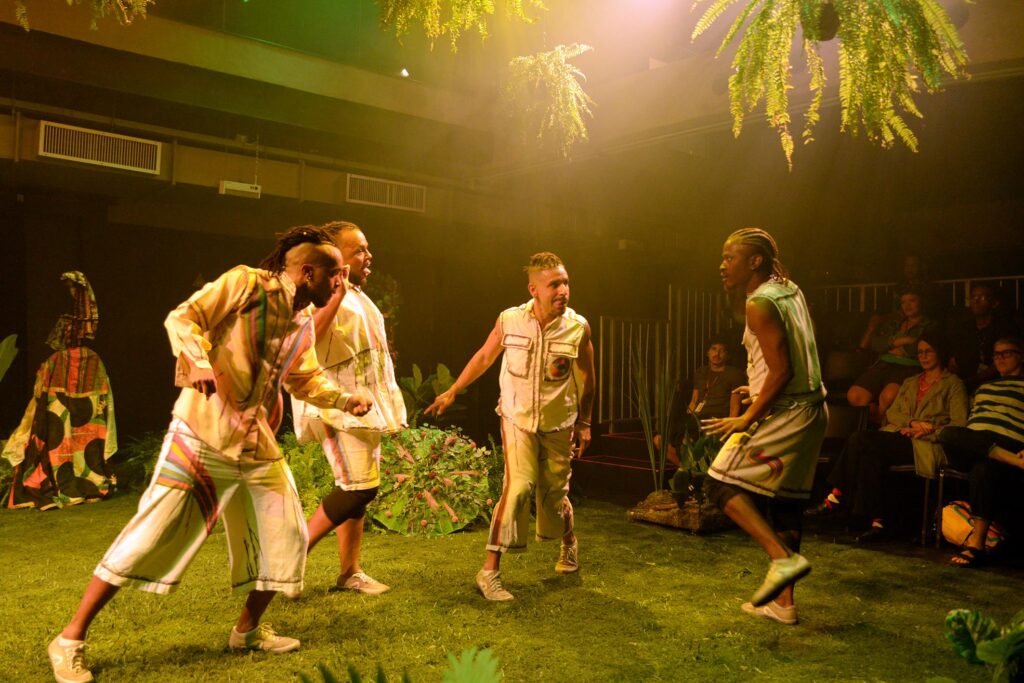 No Mês da Consciência Negra, Núcleo Ajeum apresenta espetáculo sobre infância e ancestralidade negra