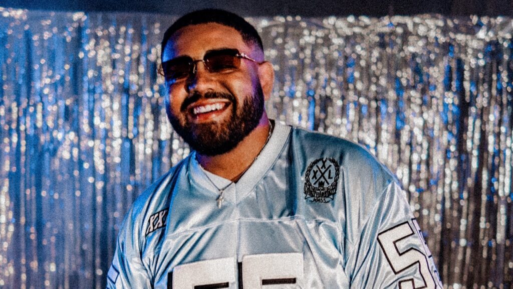 Silas Magalhães imprime a estética Y2K no novo projeto “Jeová Jireh”