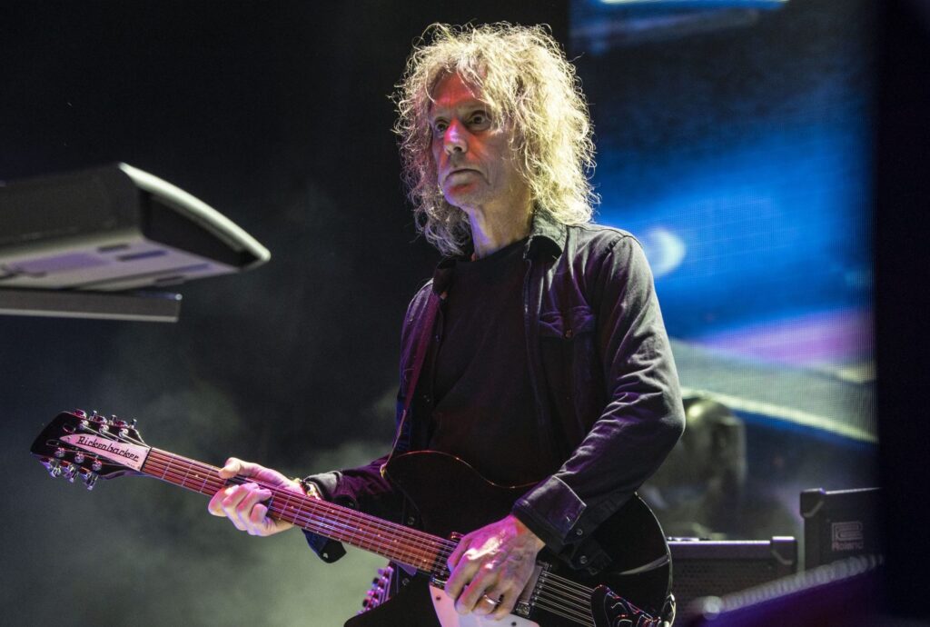 Morre Perry Bamonte, guitarrista do The Cure, aos 65 anos