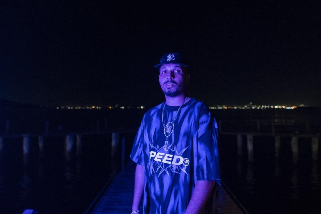 “Música pra mim é impacto, minha rima é de verdade, sem espaço pra personagem”, responde Dom Makary