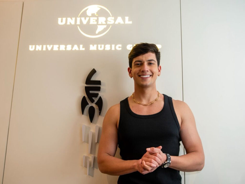 Revelação do Forró, Léo Foguete assina contrato com a Universal Music Brasil
