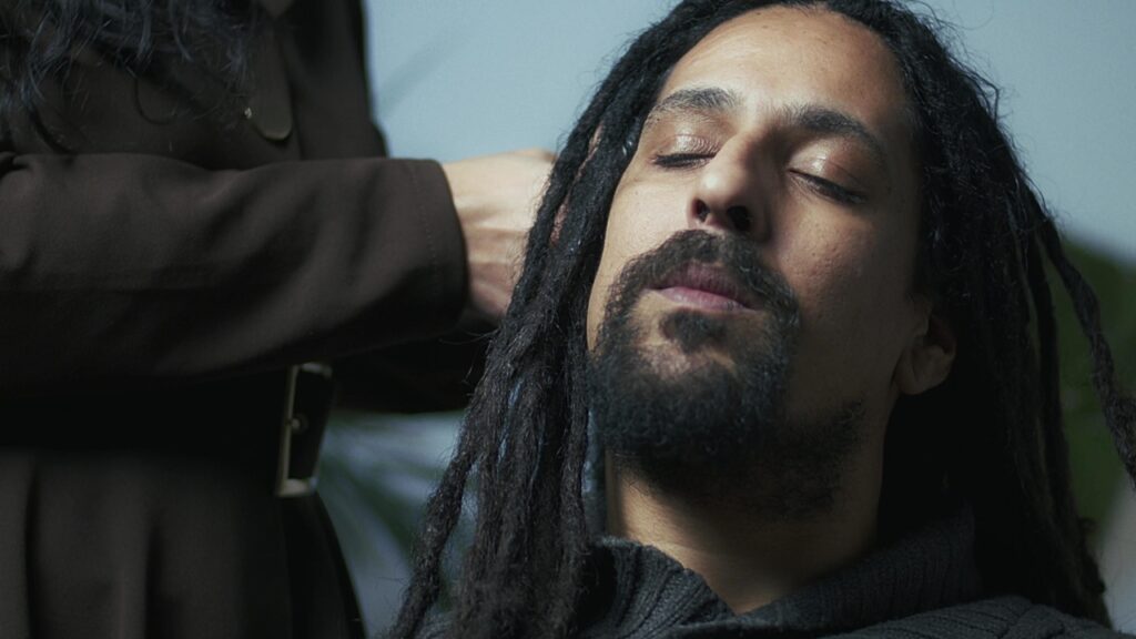 Um Single Sobre Lealdade e Amor Incondicional