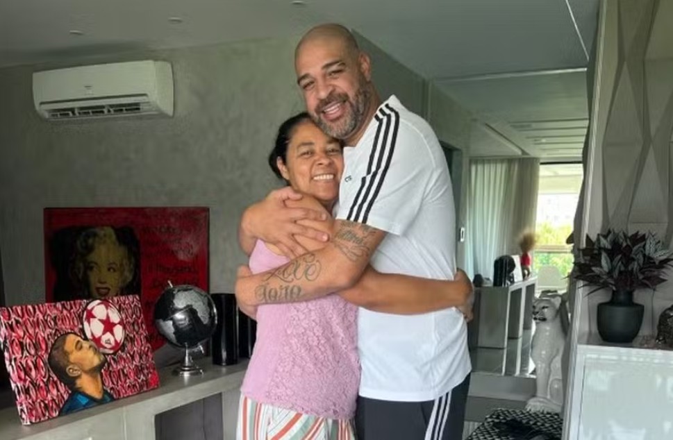 Adriano Imperador Denuncia Golpe de R$ 15 Mil Contra sua Mãe