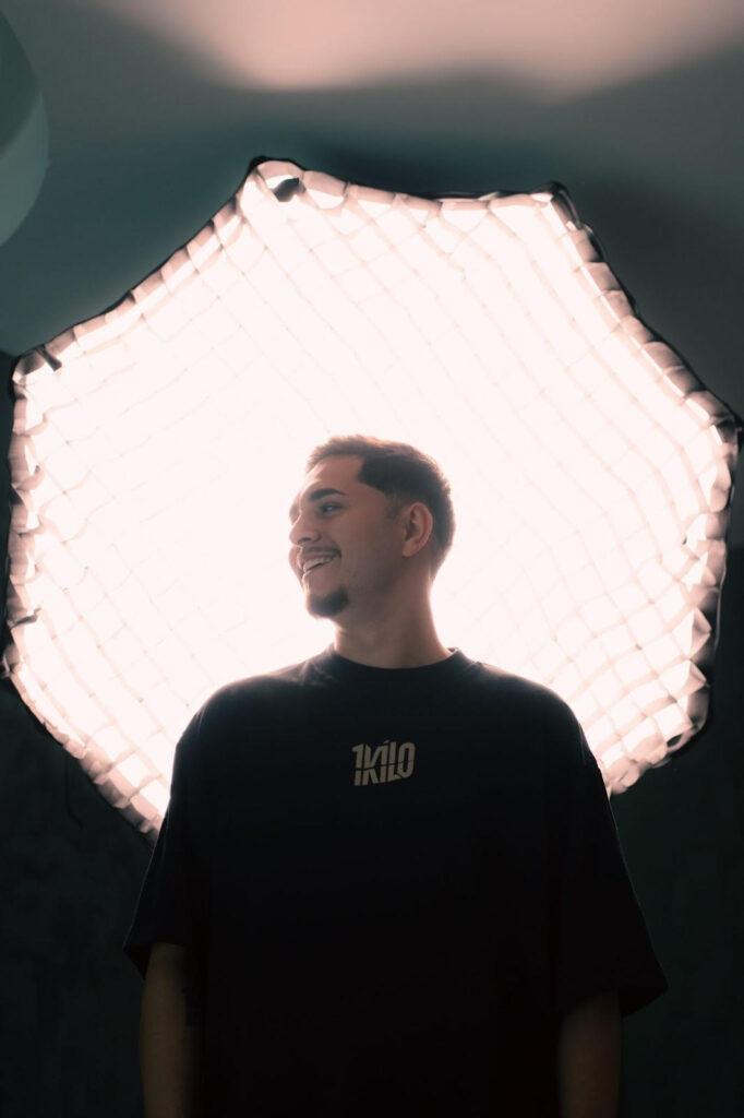 Caslu apresenta releitura acústica do hit “Anjos na Rebeldia” em novo projeto da 1Kilo