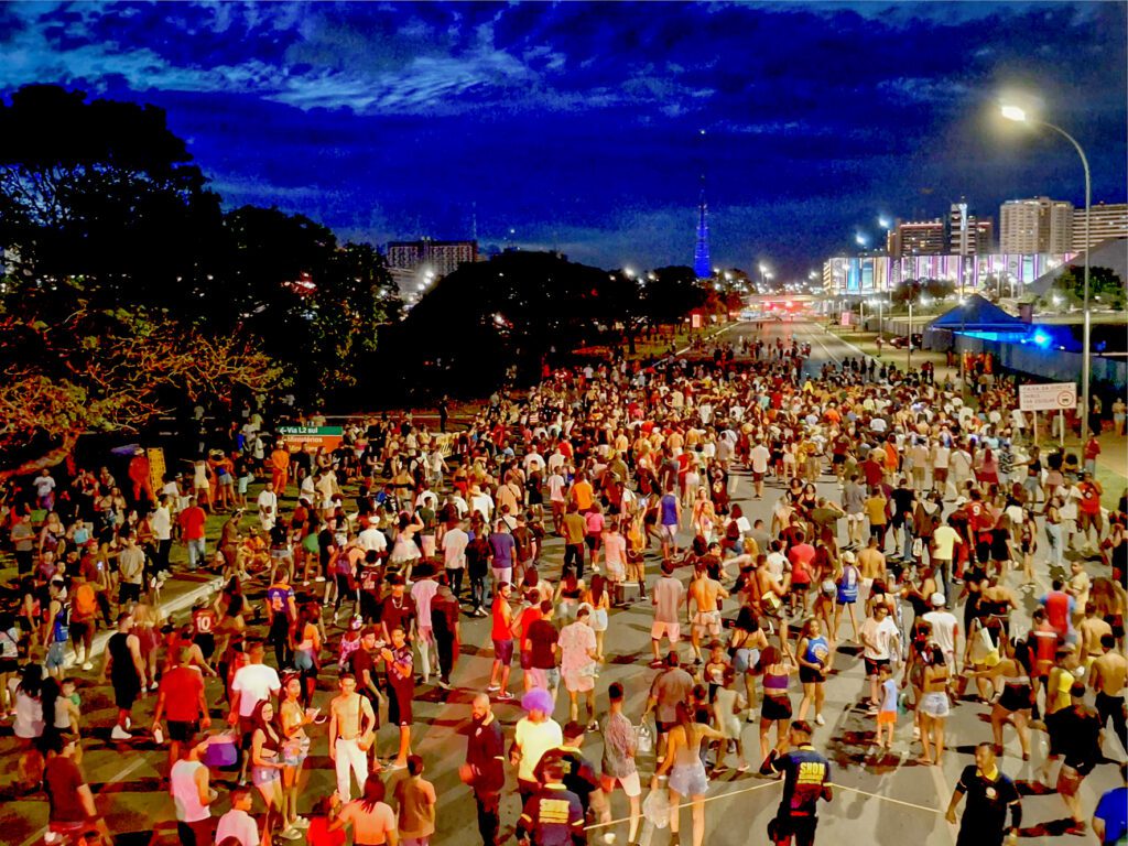 Blocos tradicionais ocupam a Esplanada com programação gratuita