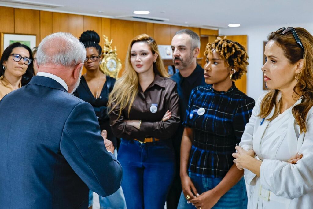 Ebony leva hip-hop ao Palácio do Planalto em ato contra o feminicídio