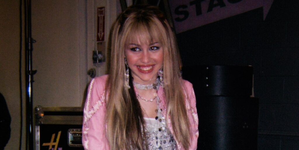 Miley Cyrus tira a poeira da peruca e mergulha nos arquivos de Hannah Montana