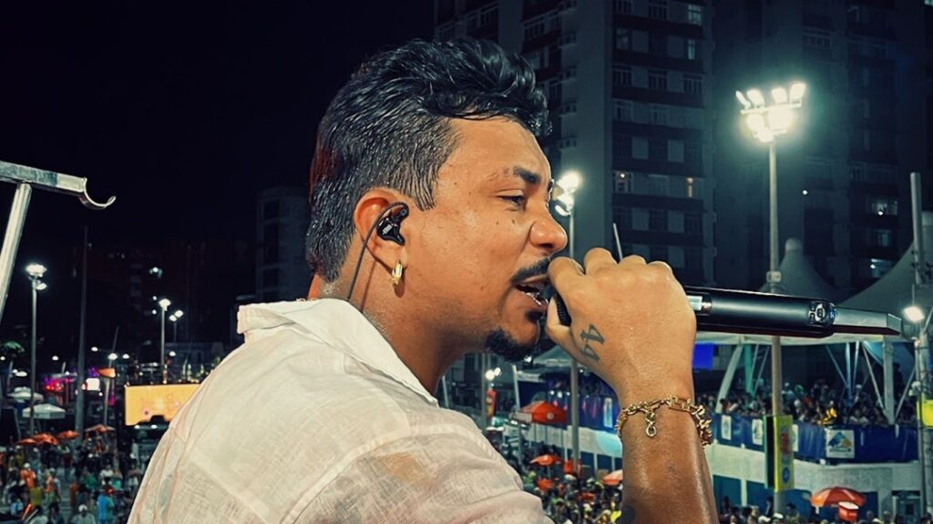 segunda-feira de Carnaval arrasta multidões e mistura ritmos pelo país