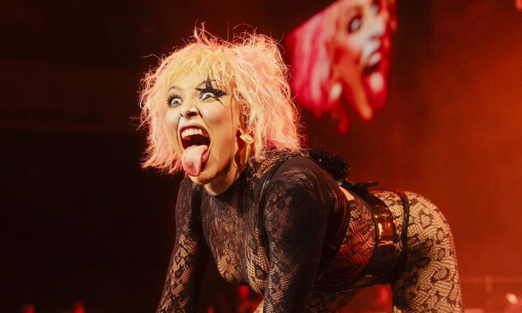 Doja Cat revela que às vezes tenta parecer feia para evitar assédio do público