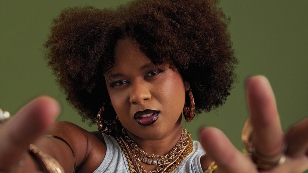 MC Luanna inaugura nova fase com a mixtape “IRREFREÁVEL”