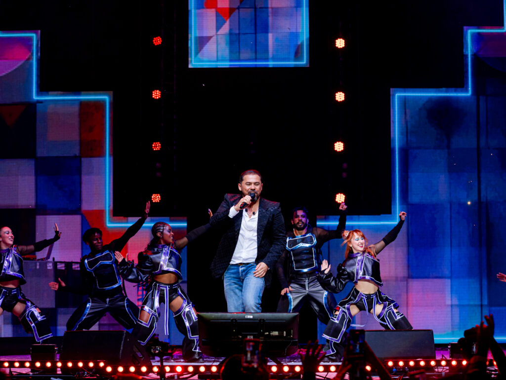 Xand Avião no palco do FestVybbe