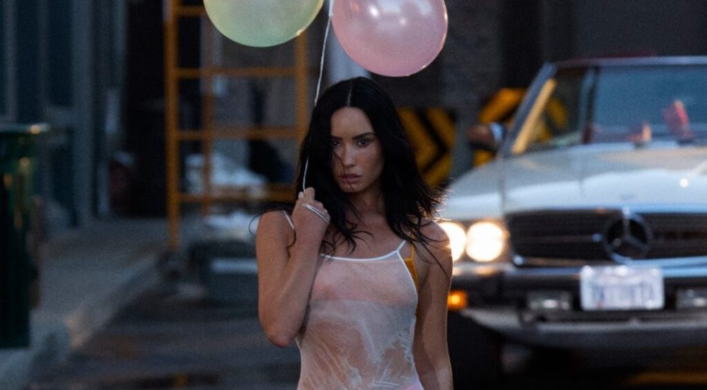 Demi Lovato lança versão deluxe de “It’s Not That Deep” com oito novas faixas