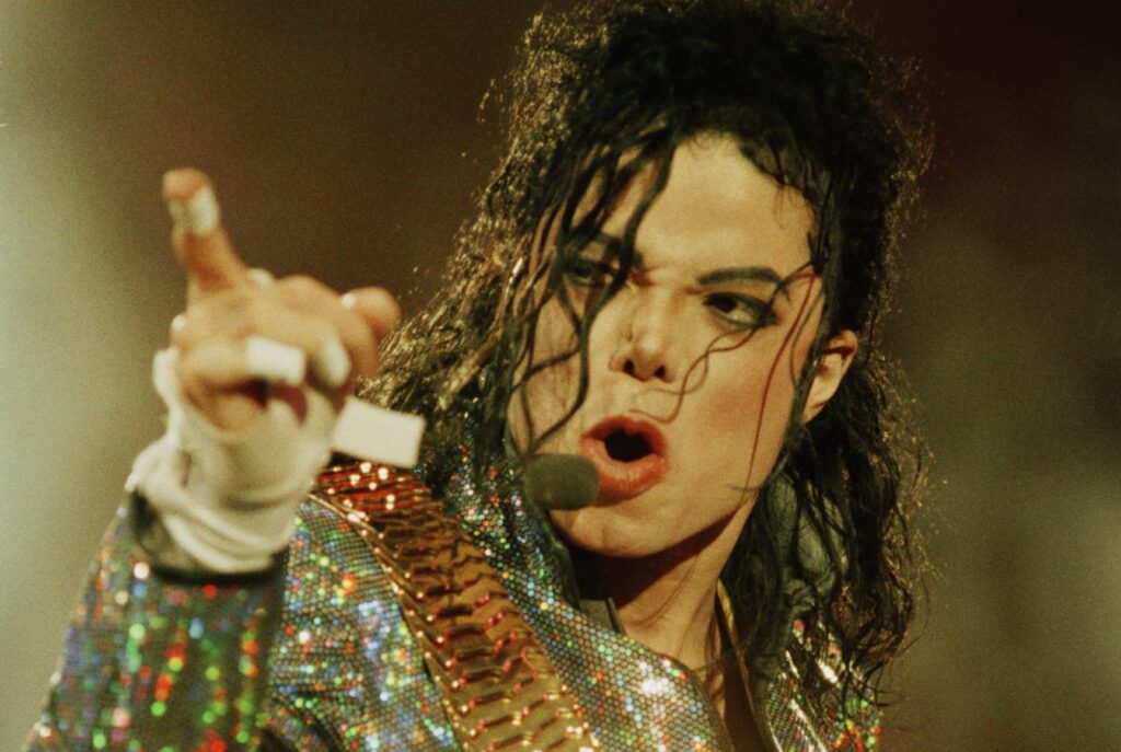 Filme de Michael Jackson faz o Rei do Pop emplacar 13 músicas entre as mais tocadas do mundo
