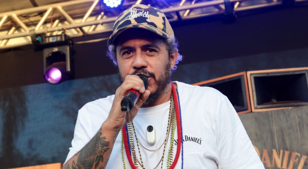 Marcelo D2 fará show gratuito em palco flutuante no Rio Pinheiros, em São Paulo
