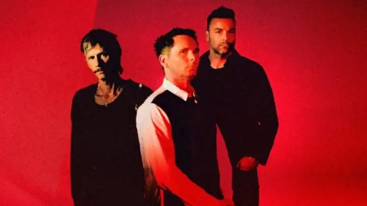 26/06/2026 — Muse esconde "Hexagons" em seis cidades e provoca caça global ao single