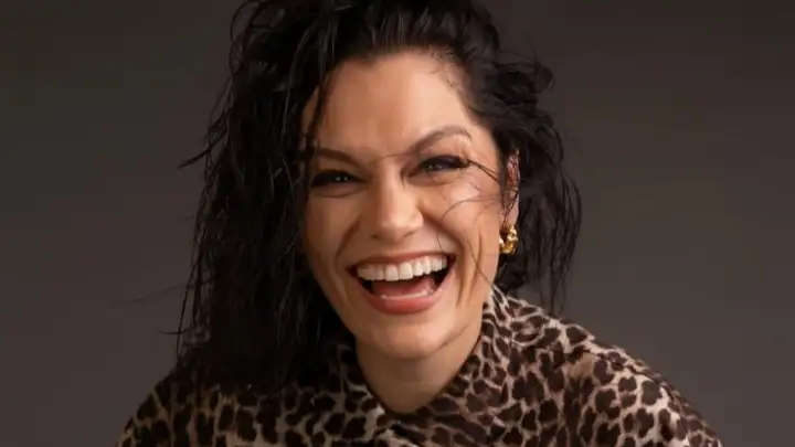 Jessie J anuncia remissão do câncer de mama e comemora nas redes sociais