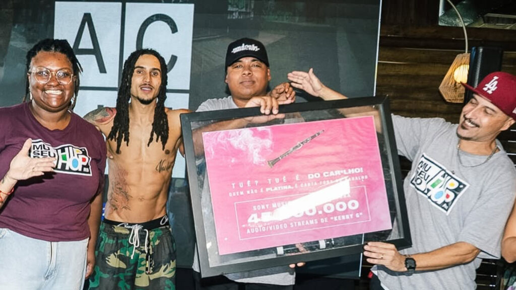 Matuê doa quadro de “Kenny G” ao Museu da Cultura Hip-Hop
