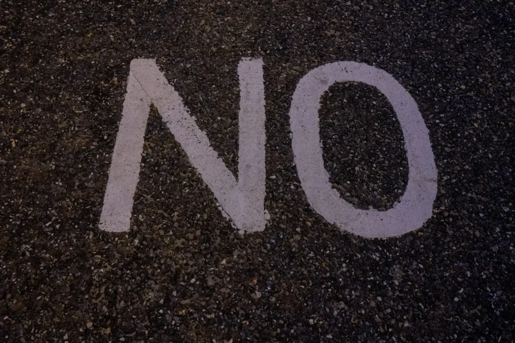 Protestos criticam acordos de gravadoras com empresas de IA: “Nossa música não é dado de treinamento”
