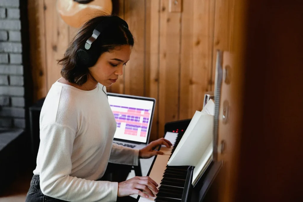 Berklee publica relatório sobre música, vídeo e uso de IA nas redes sociais