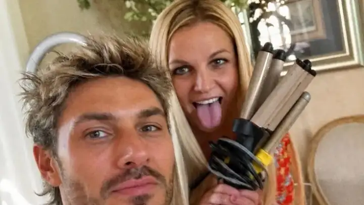 Cabeleireiro Chris Appleton renova visual de Britney Spears e elogia a cantora