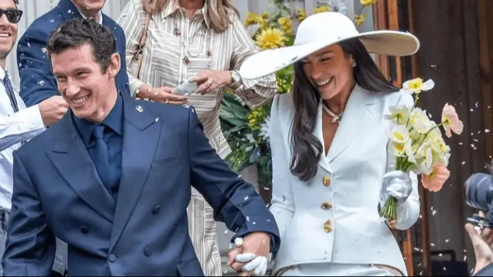 Dua Lipa presenteia convidados com jogos de panelas Le Creuset em casamento na Sicília