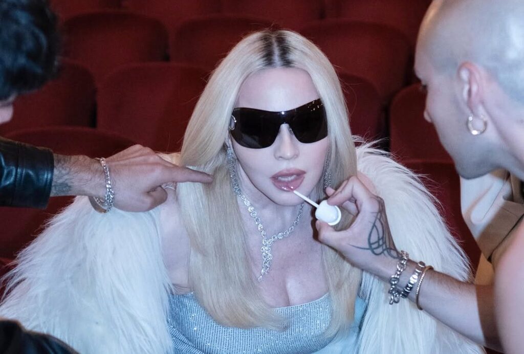 Interview libera registros inéditos de Madonna na première do filme “Confessions II” em Nova York