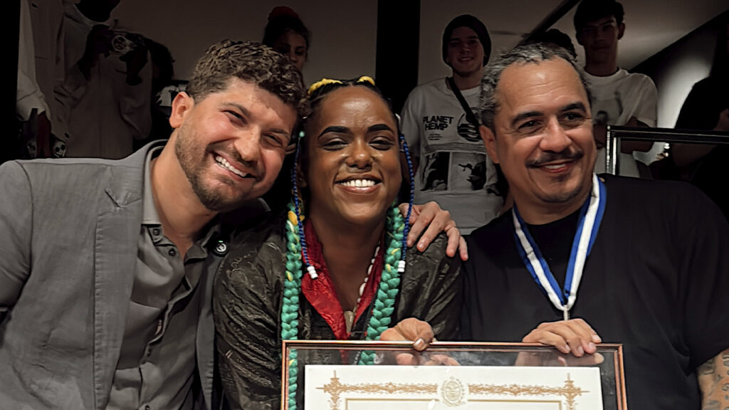 Marcelo D2 recebe Medalha Tiradentes em cerimônia no RJ