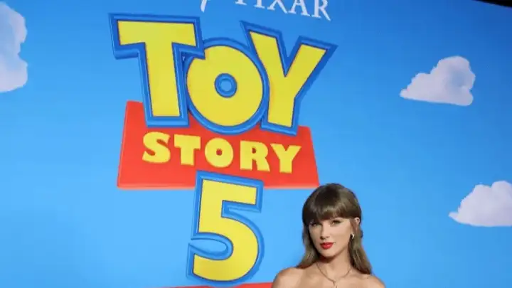 Taylor Swift comparece à première de Toy Story 5 com vestido bordado de cristais